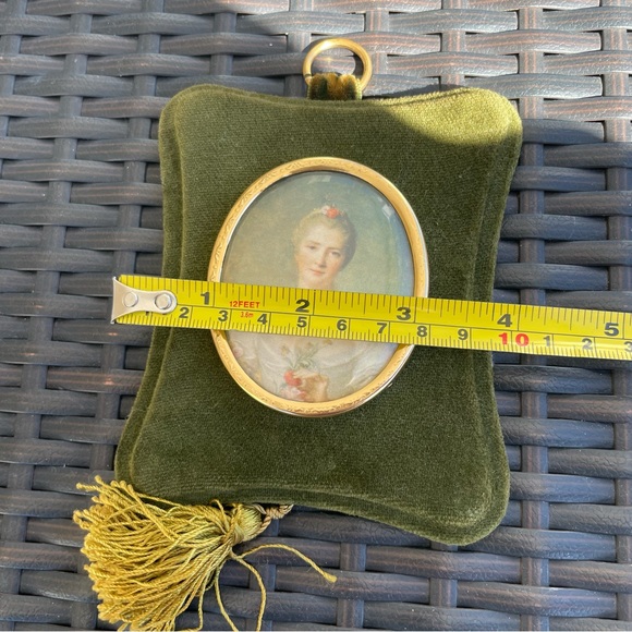 Vintage RARE Set of Velvet Cameo Plaques - Picture 10 of 10